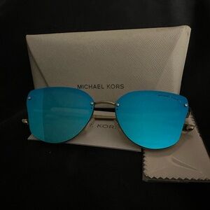 Michel Kors MK2068 “Sanibel” sunnies!